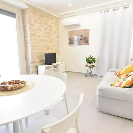Apartment In The Heart Of *